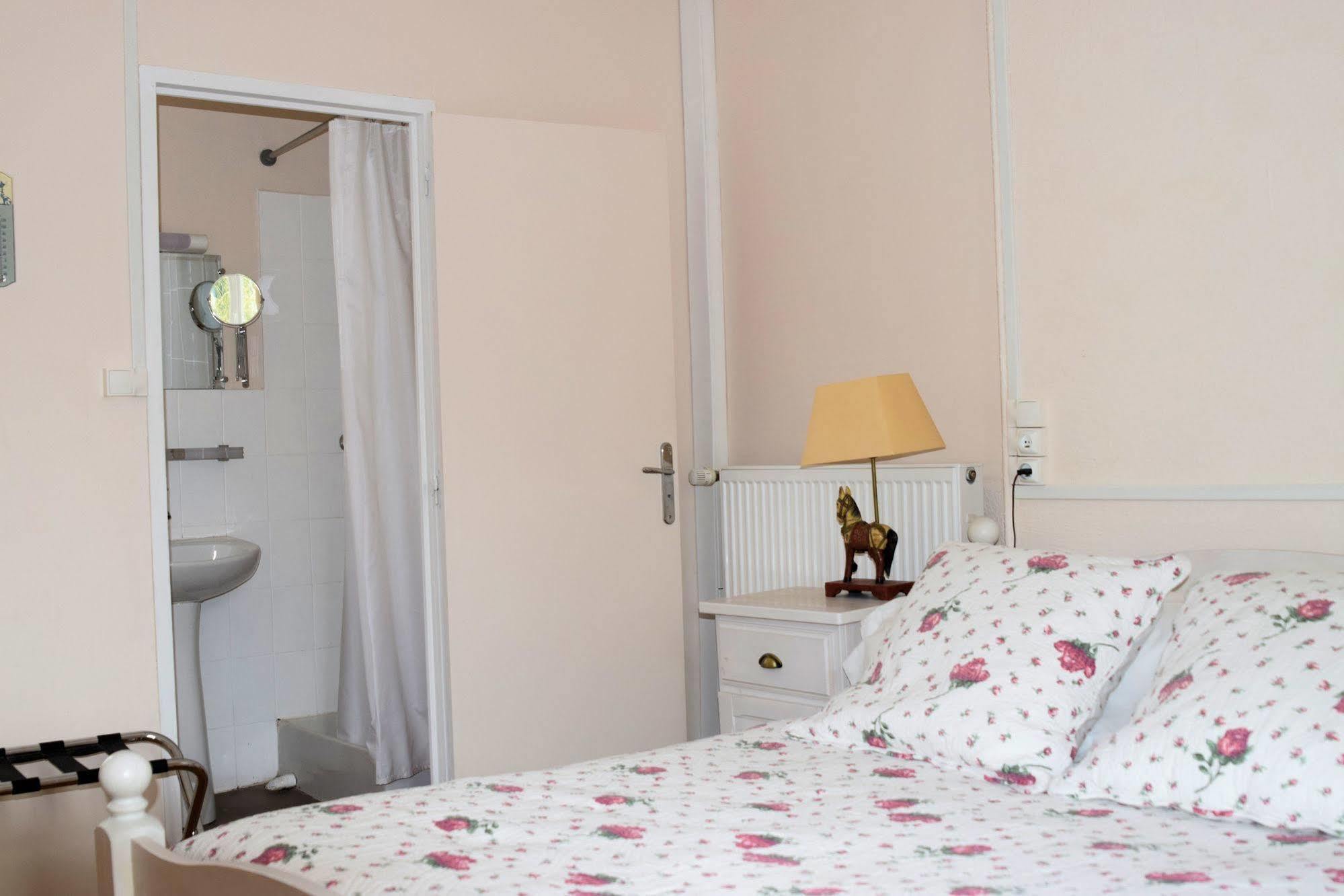 Auberge Le Rabelais Malay-le-Petit ภายนอก รูปภาพ
