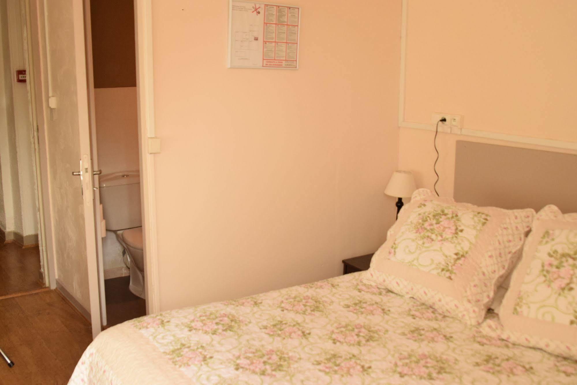 Auberge Le Rabelais Malay-le-Petit ภายนอก รูปภาพ