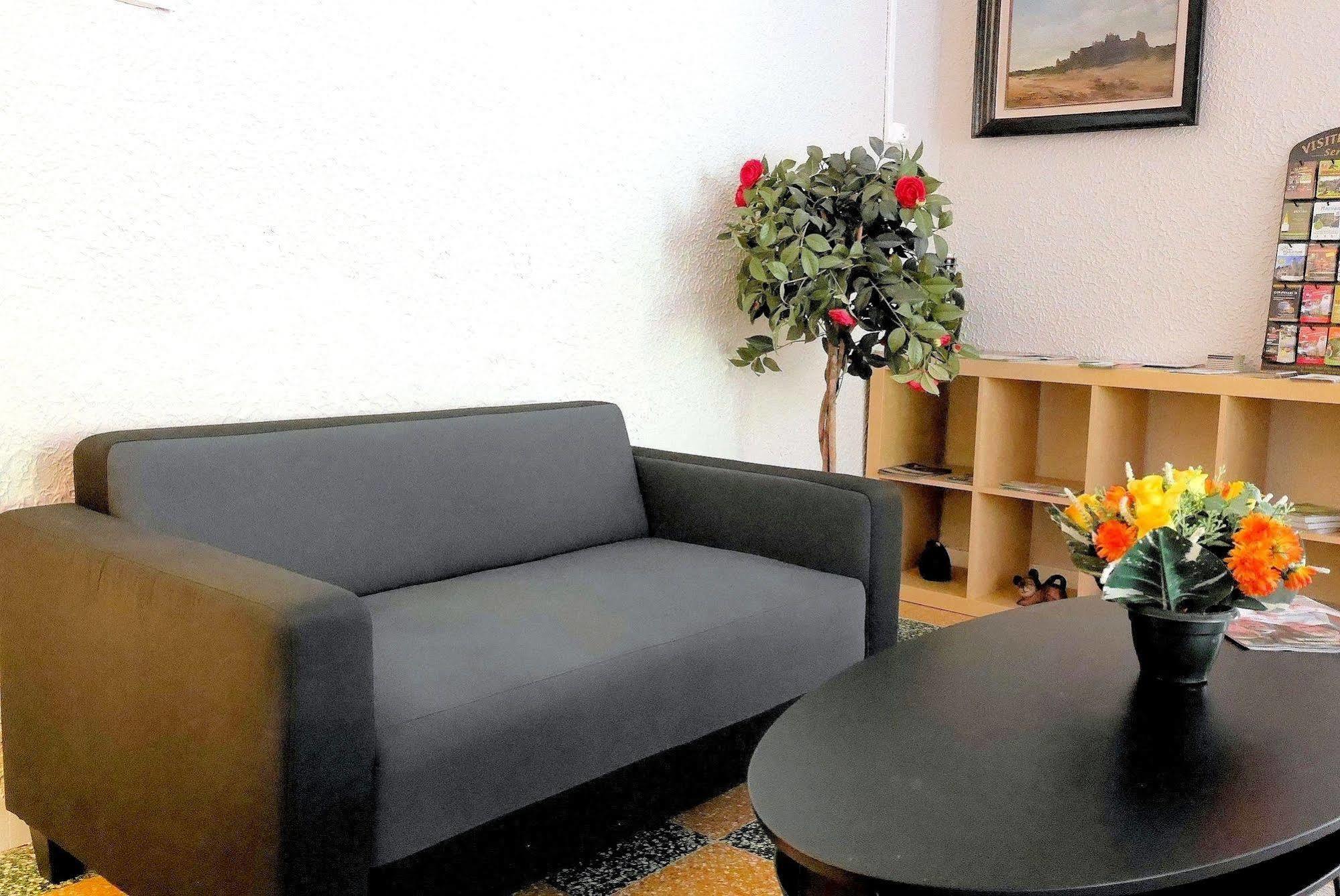 Auberge Le Rabelais Malay-le-Petit ภายนอก รูปภาพ